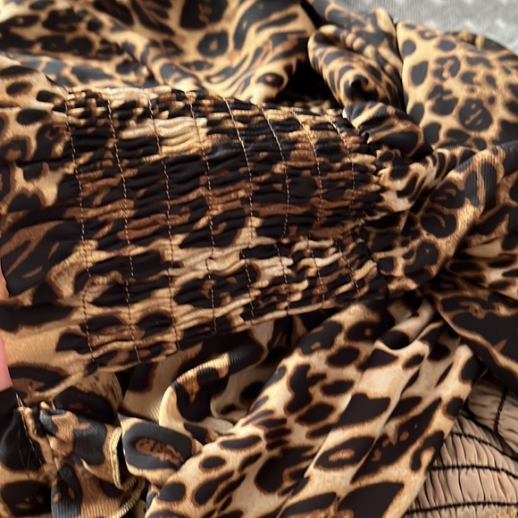 ESSUE LEOPARD PRINT CROPPED TOP - Picture 10 of 15